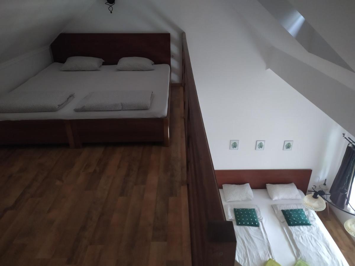 4 Asz Deluxe Apartman Gyula Exteriér fotografie
