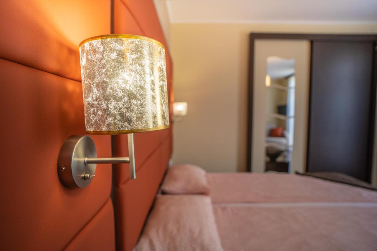 4 Asz Deluxe Apartman Gyula Exteriér fotografie