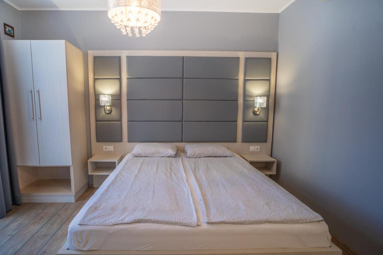 4 Asz Deluxe Apartman Gyula Exteriér fotografie