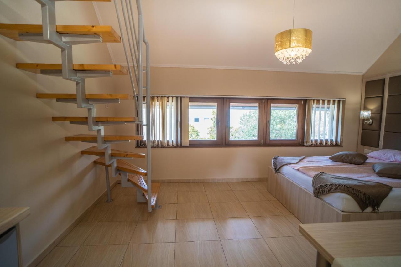4 Asz Deluxe Apartman Gyula Exteriér fotografie