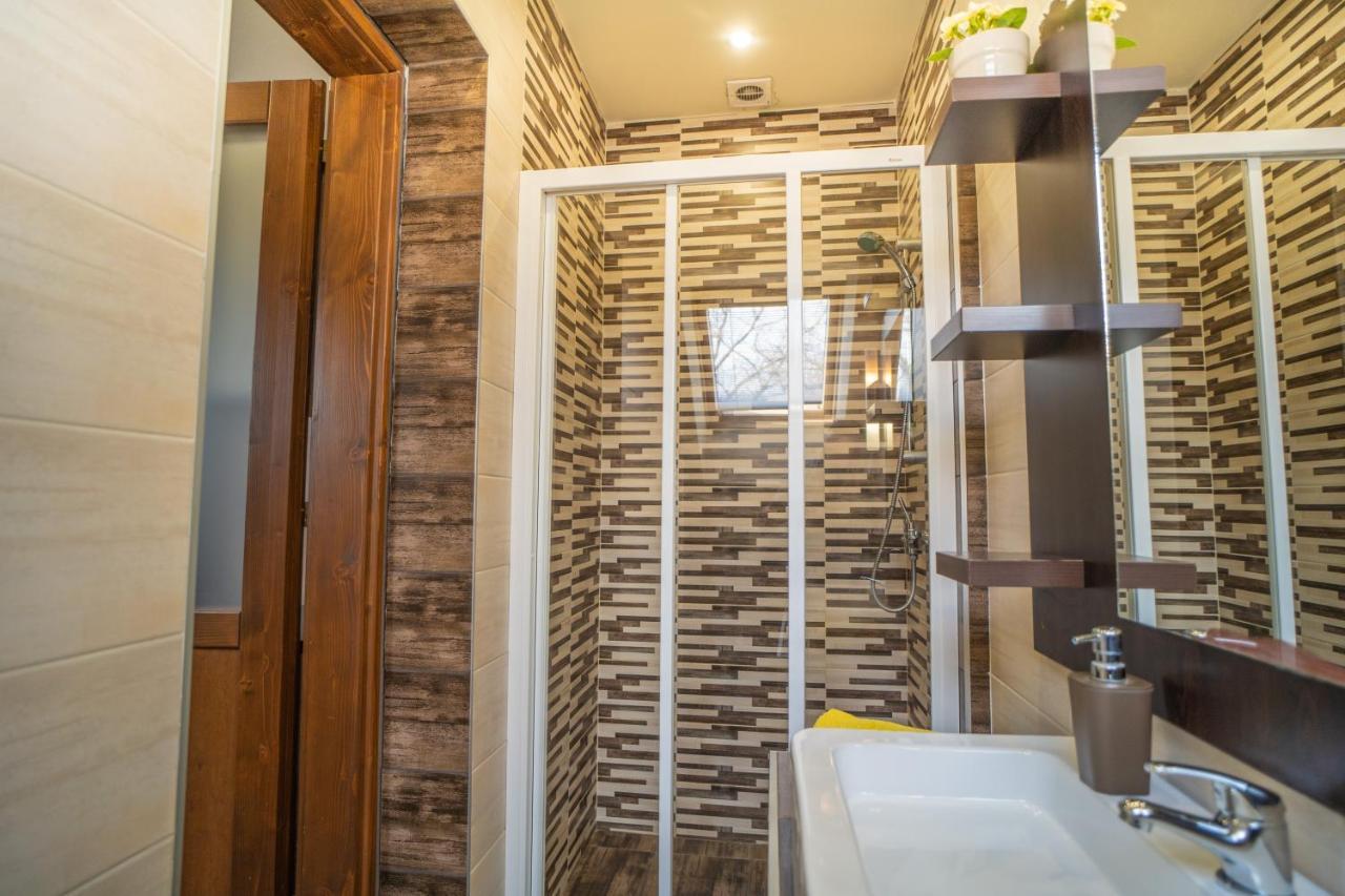 4 Asz Deluxe Apartman Gyula Exteriér fotografie