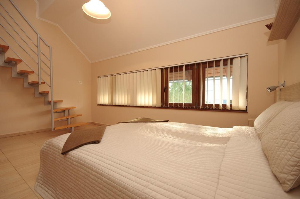 4 Asz Deluxe Apartman Gyula Exteriér fotografie